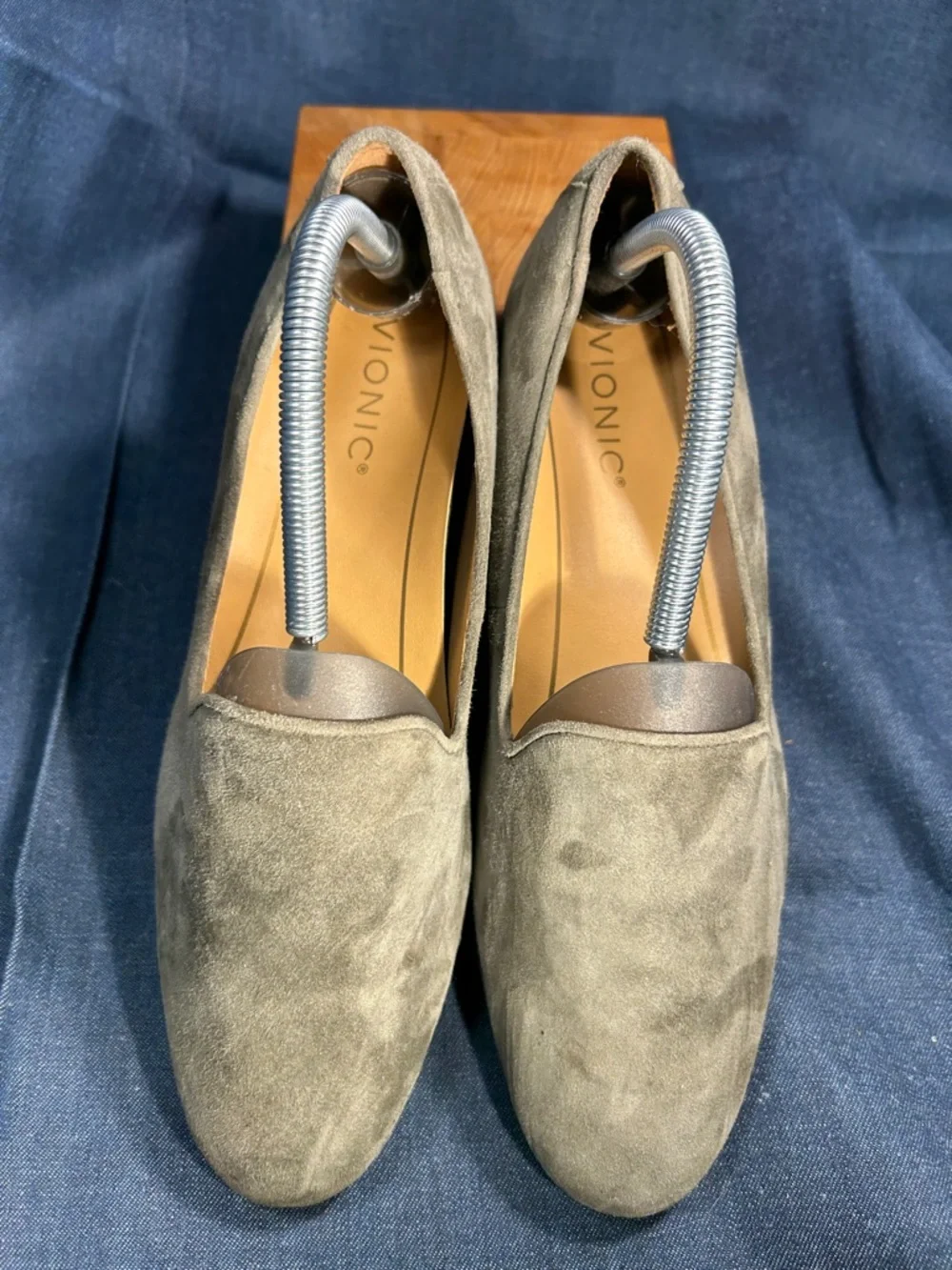 Vionic leather loafers almost NEW